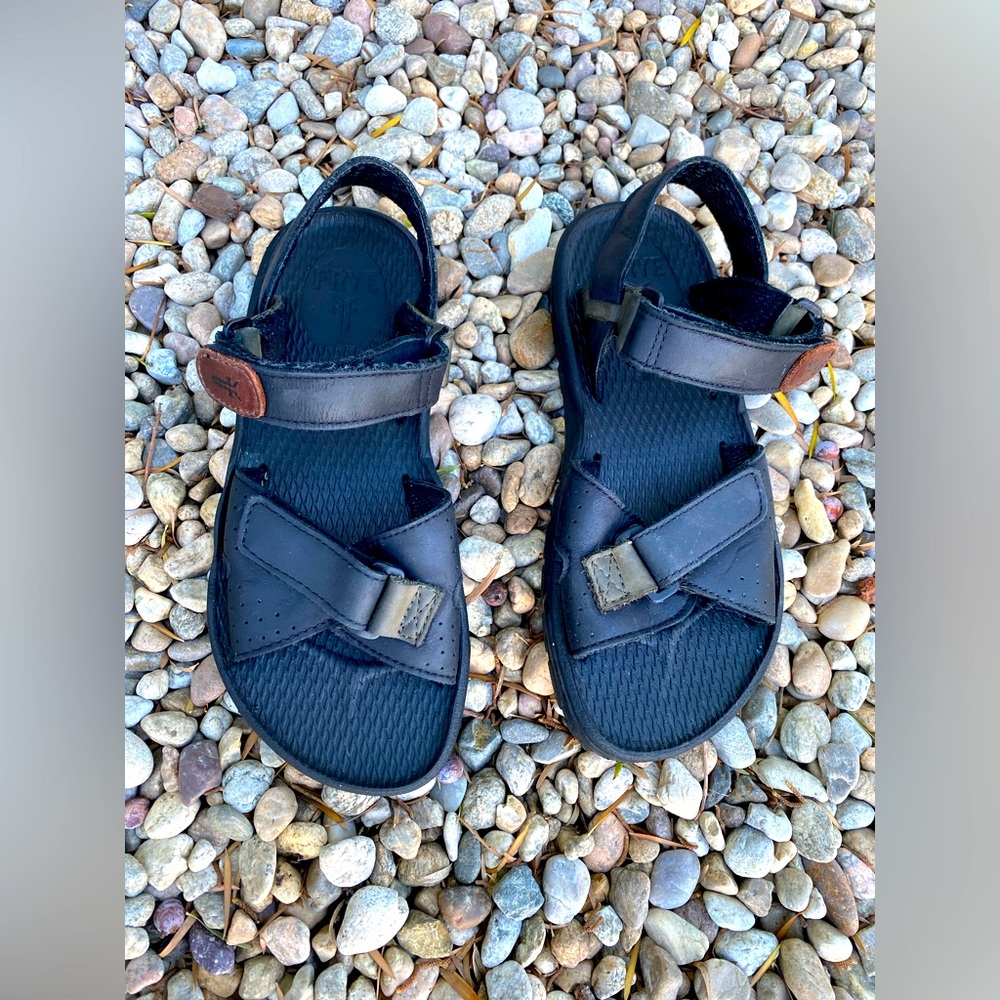 Frye Sandals Mens 8 M Riverton Strappy Hook Loop Slingback black, Leather Flats